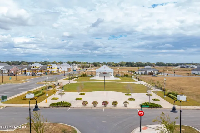$379,999 | 302 Villager Avenue, Scott, LA 70583