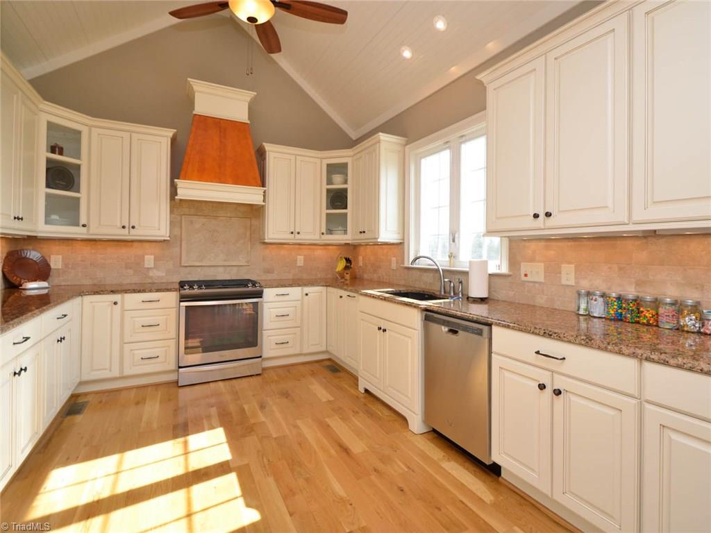 5411 Red Fox Drive Oak Ridge, NC 27310 - Photo 3 of 29
