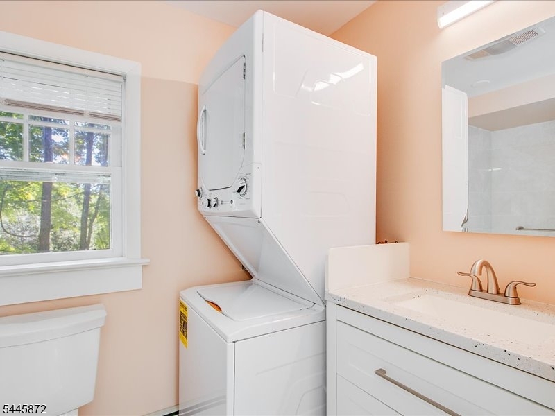35 Jordan Terrace Dover, NJ 07801 - Photo 13 of 33