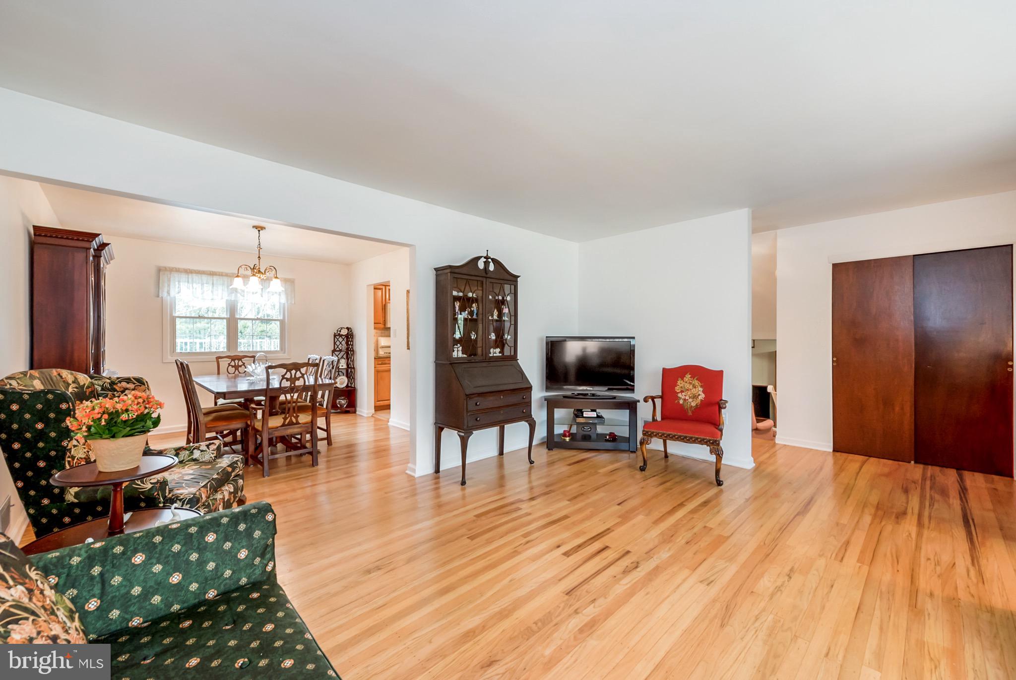 97 Upper Ferry Road Ewing, NJ 08628 - Photo 6 of 33 Living Room