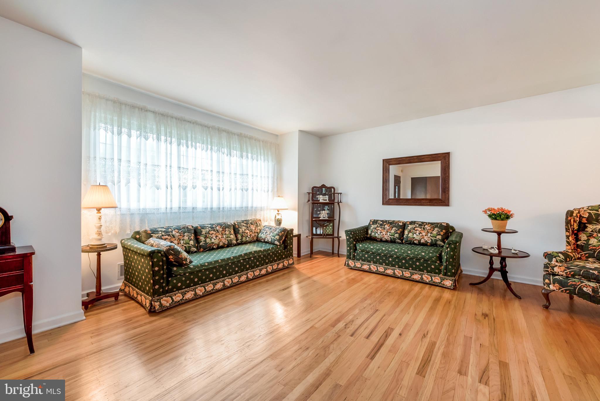 97 Upper Ferry Road Ewing, NJ 08628 - Photo 7 of 33 Living Room