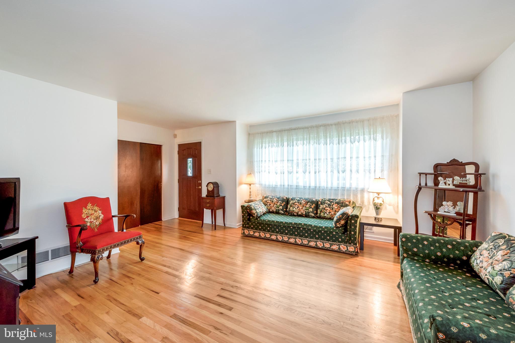 97 Upper Ferry Road Ewing, NJ 08628 - Photo 8 of 33 Living Room