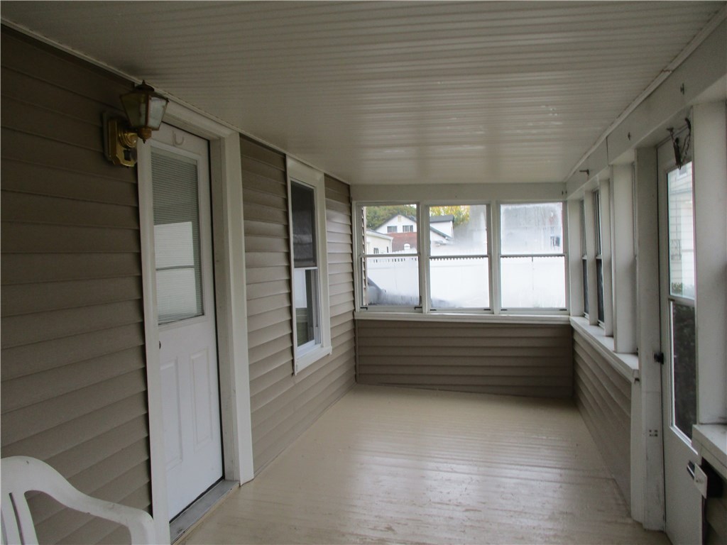 enclosed sun room
