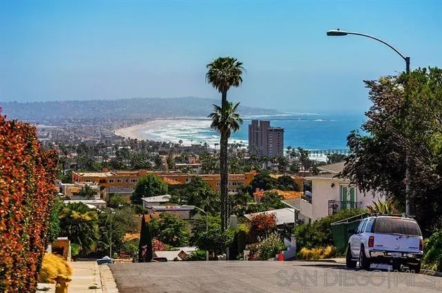 $3,200,000 | 5512 Candlelight Drive, La Jolla, CA 92037