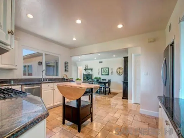 $3,200,000 | 5512 Candlelight Drive, La Jolla, CA 92037