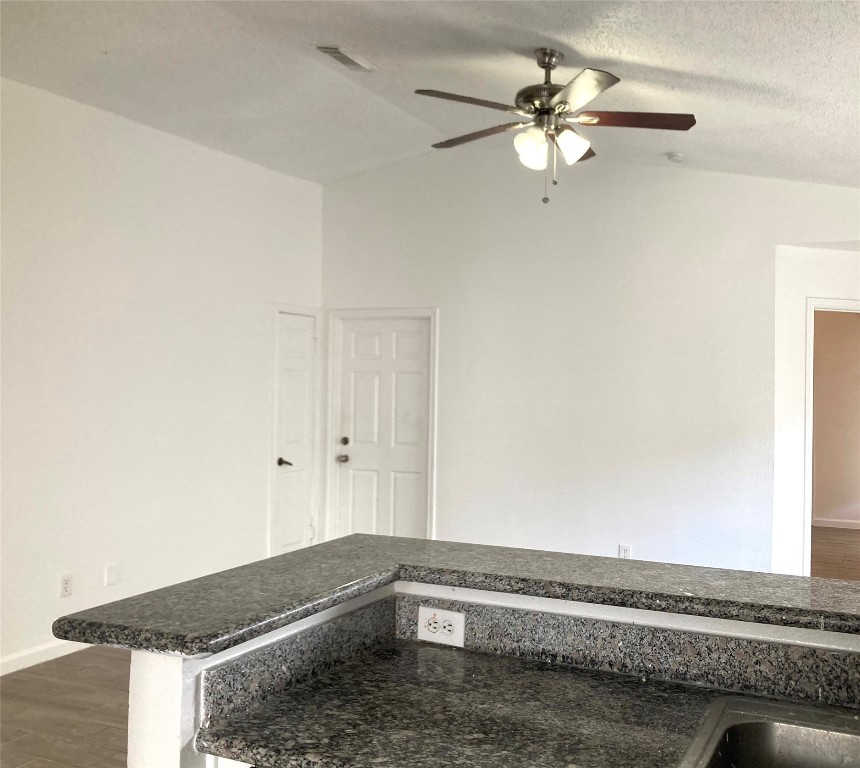 4618 Bryant Ridge Road Houston, TX 77053 - Photo 5 of 14