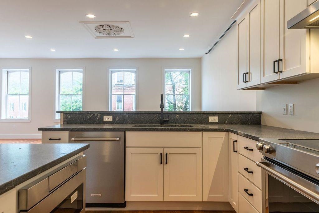 21 Central Street Woodstock, VT 05091 - Photo 8 of 25