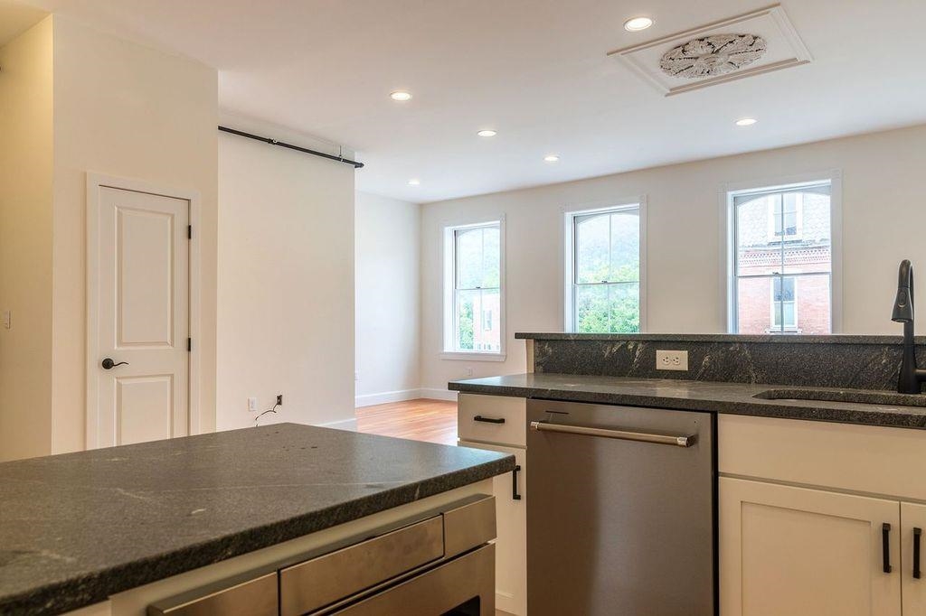 21 Central Street Woodstock, VT 05091 - Photo 9 of 25