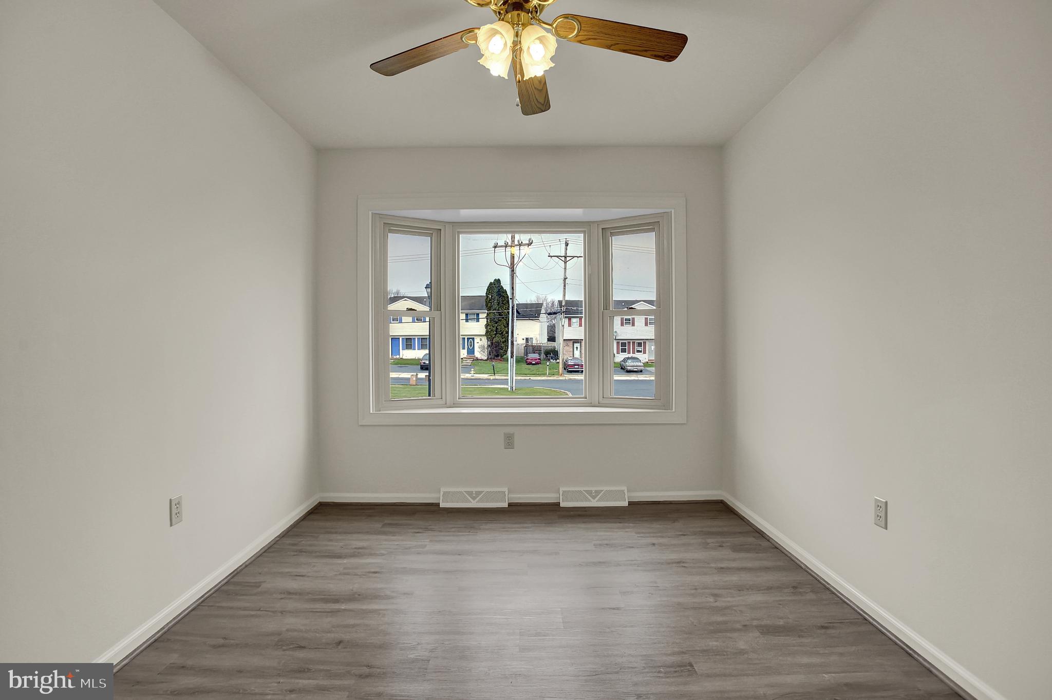 2154 Walnut Street Lebanon, PA 17042 - Photo 13 of 19 Dining area with bay window