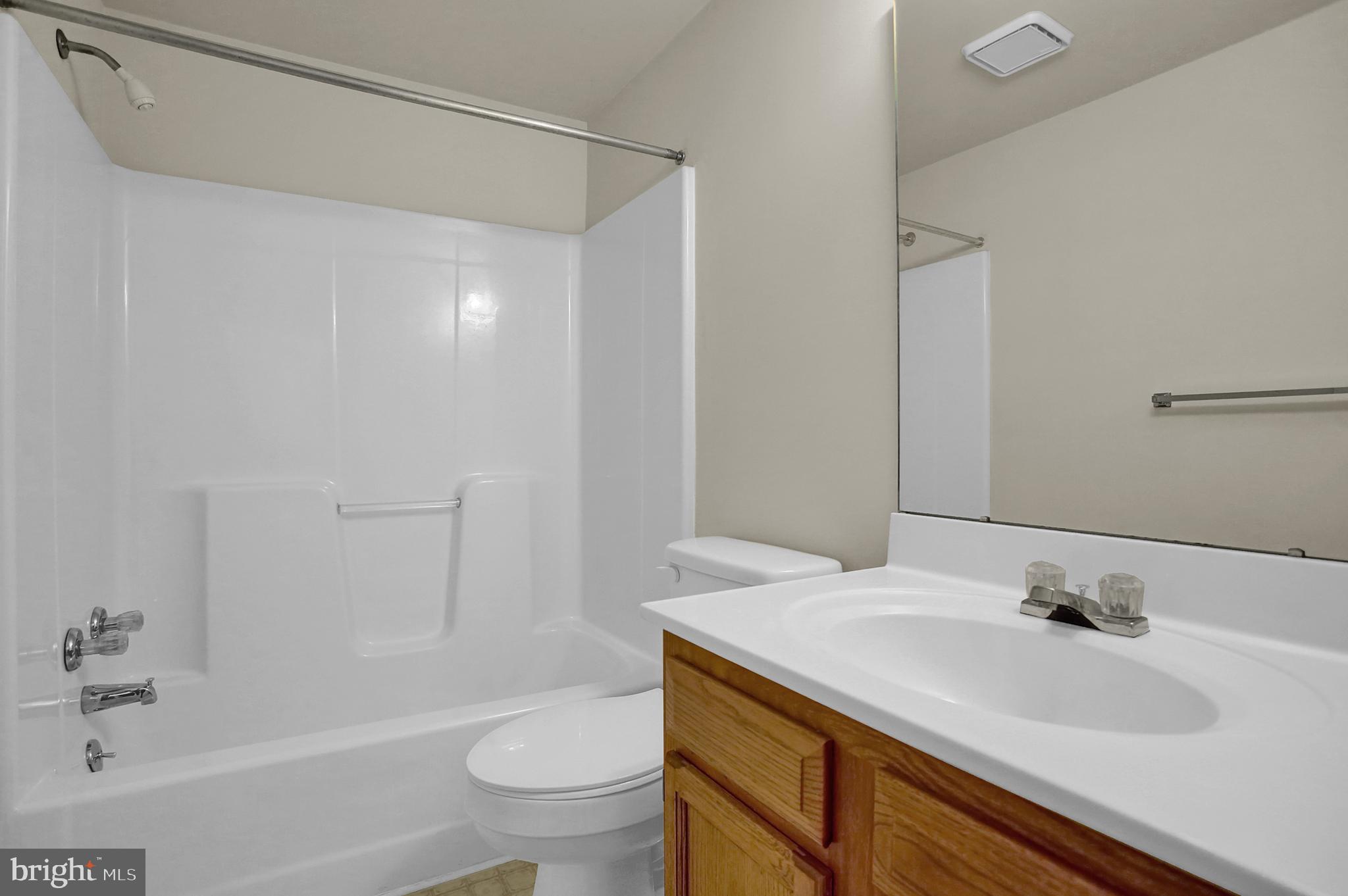 2154 Walnut Street Lebanon, PA 17042 - Photo 15 of 19 2nd floor bath