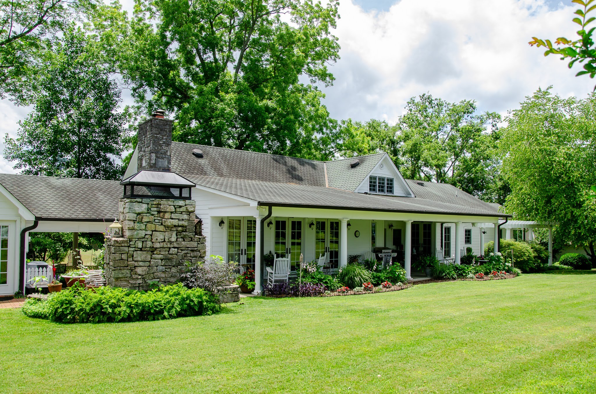 4929 Snow Creek Road Santa Fe, TN 38482 - Photo 27 of 59 front view of a house with a garden