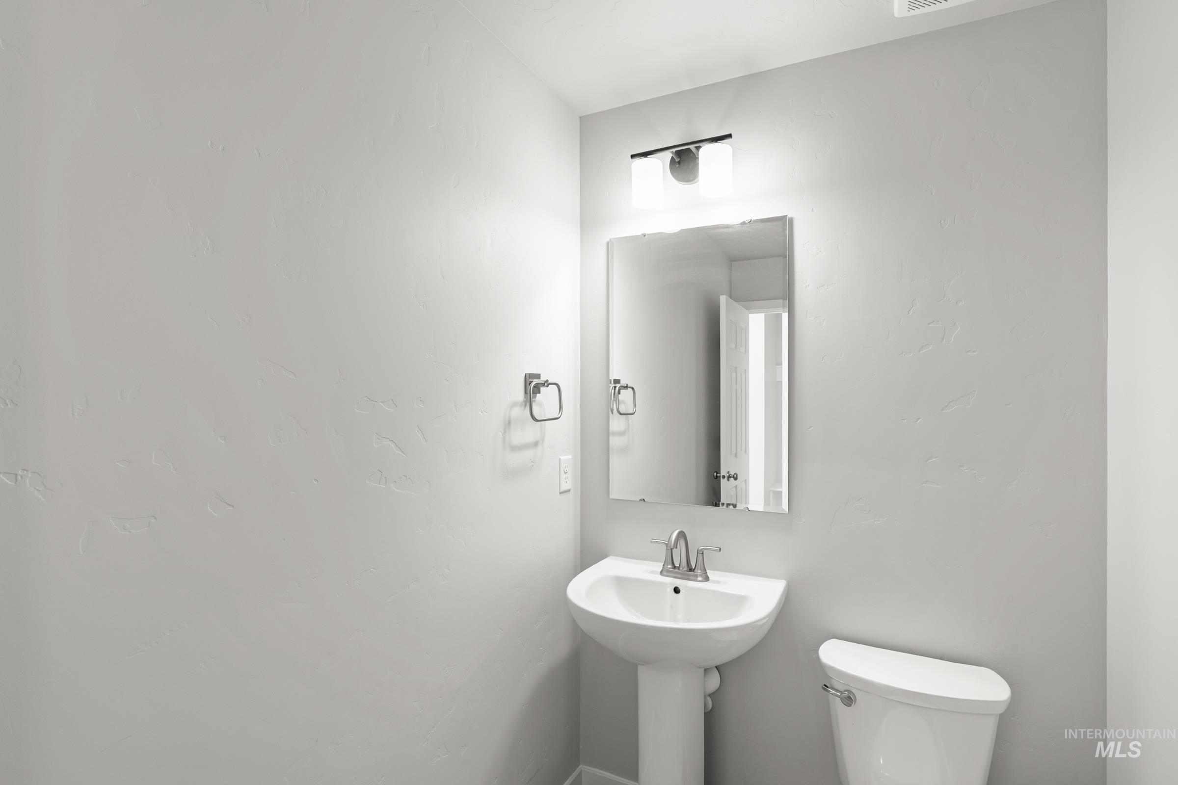 1687 Dyer Street Middleton, ID 83644 - Photo 15 of 28 Bathroom with toilet