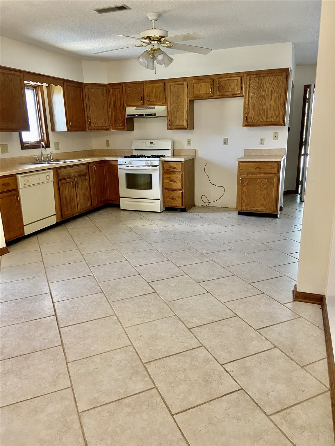 7720 Ridgeside Lane Fort Wayne, IN 46835 - Photo 4 of 14
