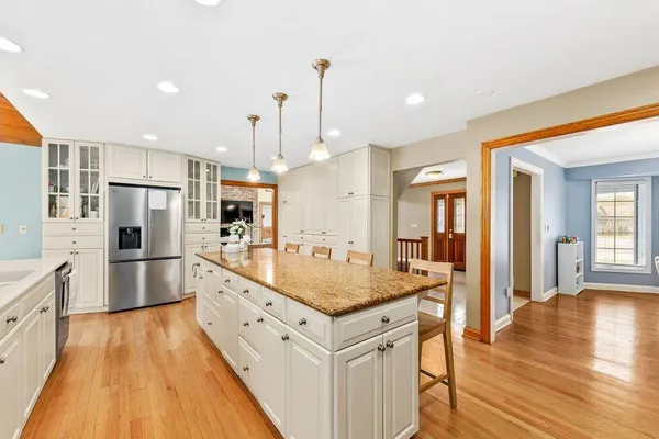 $994,500 | 150 Bunker Hill Drive, Brookfield, WI 53005