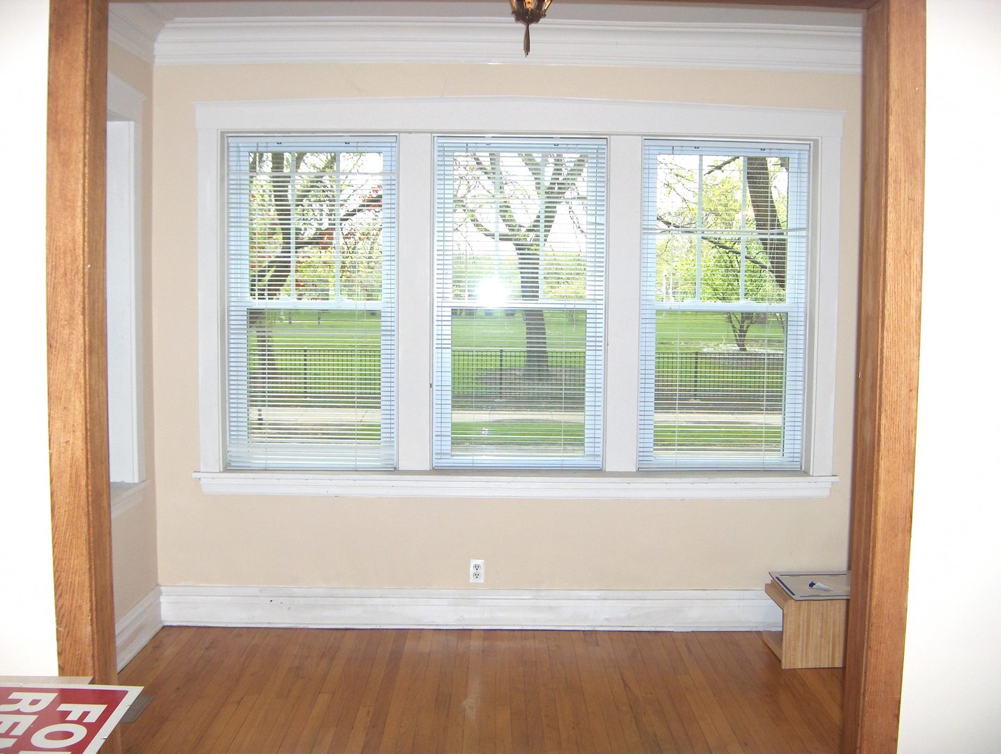4039 North Long Avenue, Unit 1 Chicago, IL 60641 - Photo 14 of 20 a bathroom with a bathtub and window