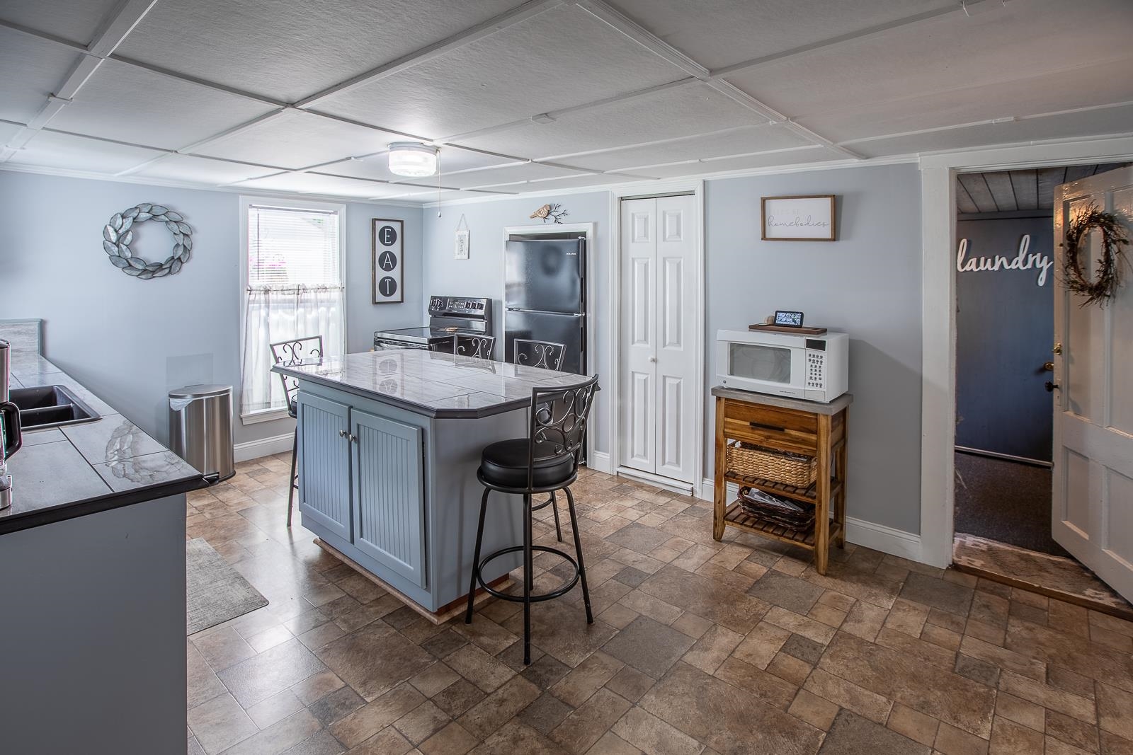 454 Manchester Road Auburn, NH 03032 - Photo 5 of 38