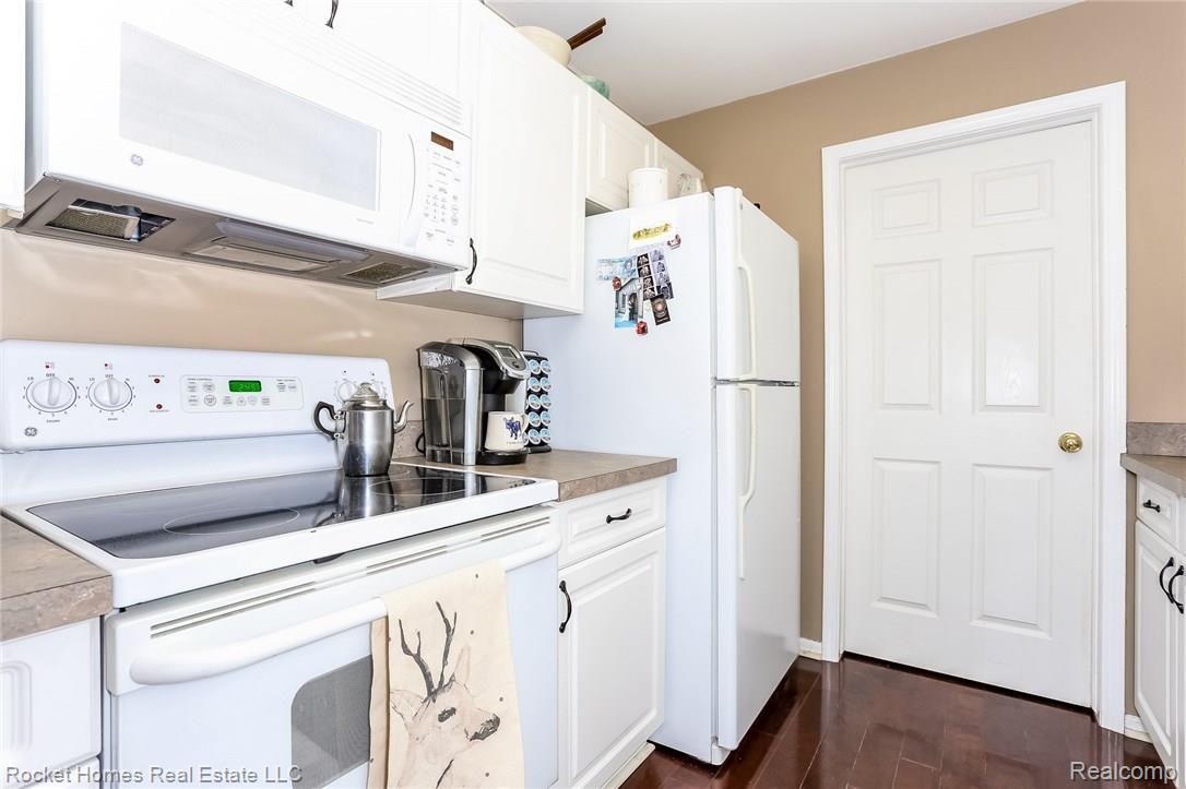 5301 Brookemonte Circle Rochester, MI 48306 - Photo 11 of 30 012-Kitchen-5174732-medium.jpg