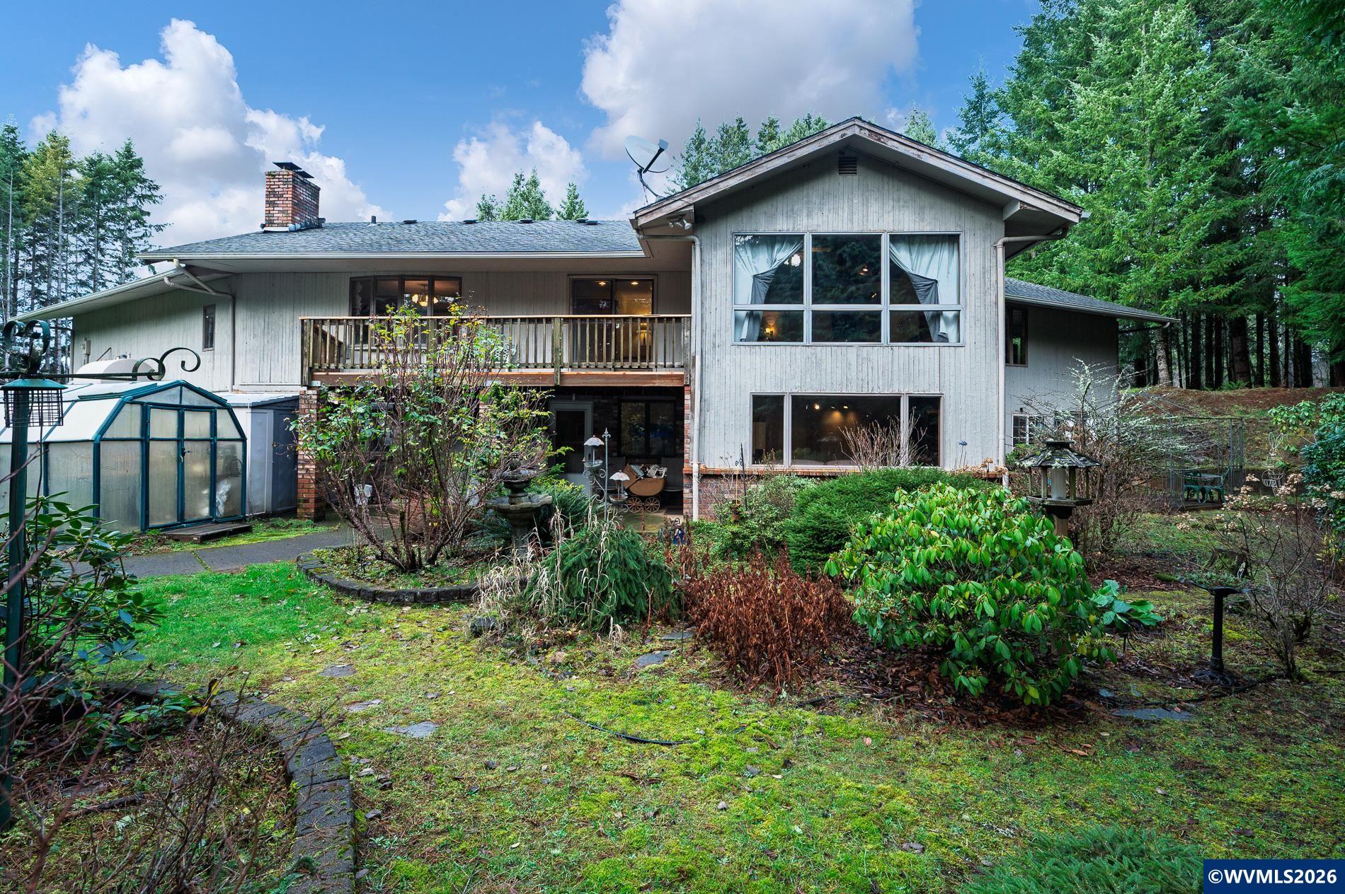 27572 South Kinzy Road Estacada, OR 97023 - Photo 45 of 50 a front view of a house with garden