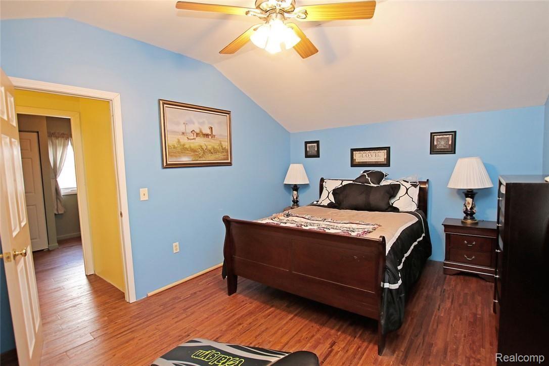 11413 Kipp Road Goodrich, MI 48438 - Photo 30 of 47 30) Upstairs Bedroom 1.jpg