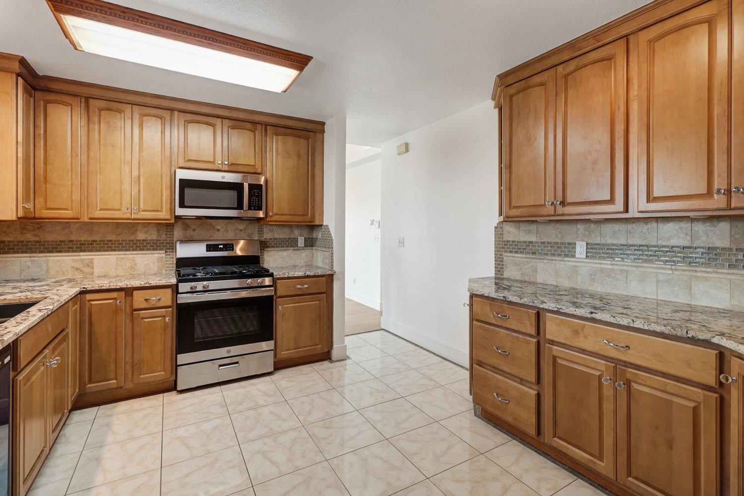 4300 Dry Creek Road Sacramento, CA 95838 - Photo 14 of 53