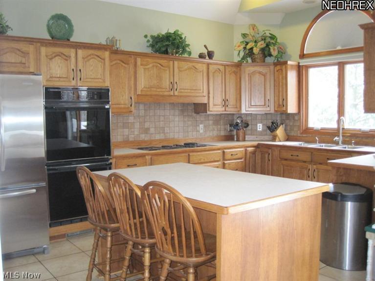 3683 Spring Valley Road Akron, OH 44333 - Photo 6 of 25