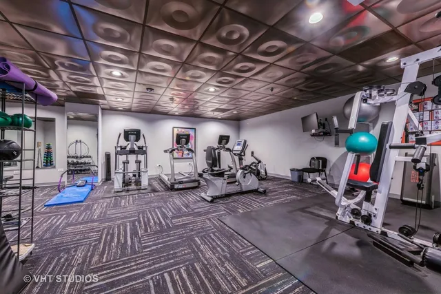 $2,300 | 77 South Evergreen Avenue, Unit 507, Arlington Heights, IL 60005