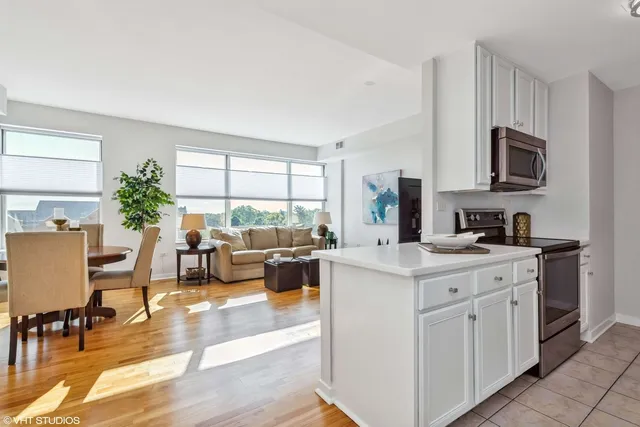 $2,300 | 77 South Evergreen Avenue, Unit 507, Arlington Heights, IL 60005