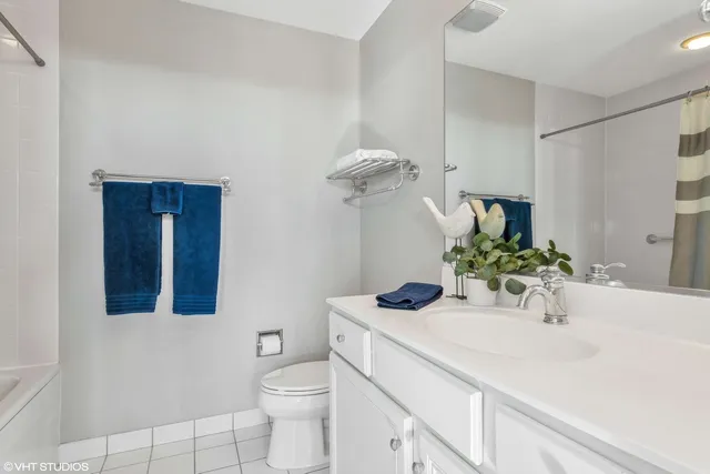 $2,300 | 77 South Evergreen Avenue, Unit 507, Arlington Heights, IL 60005