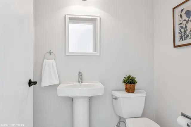 $2,300 | 77 South Evergreen Avenue, Unit 507, Arlington Heights, IL 60005