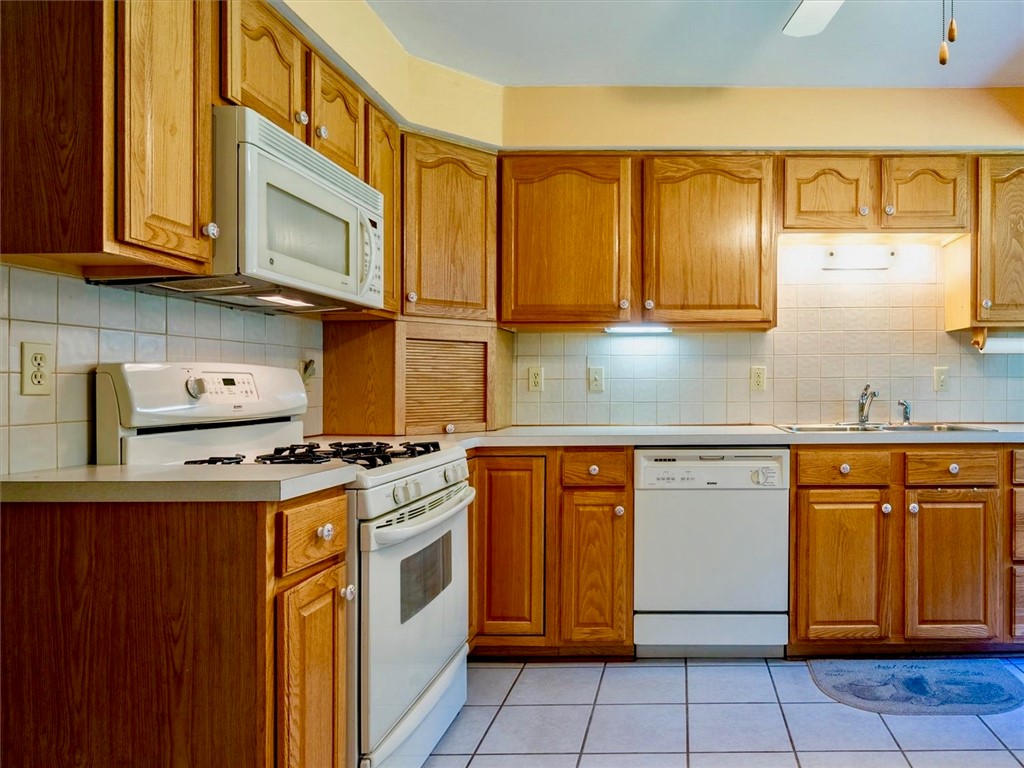 789 Gravel Road Webster, NY 14580 - Photo 8 of 39