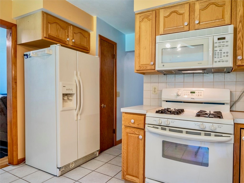 789 Gravel Road Webster, NY 14580 - Photo 9 of 39