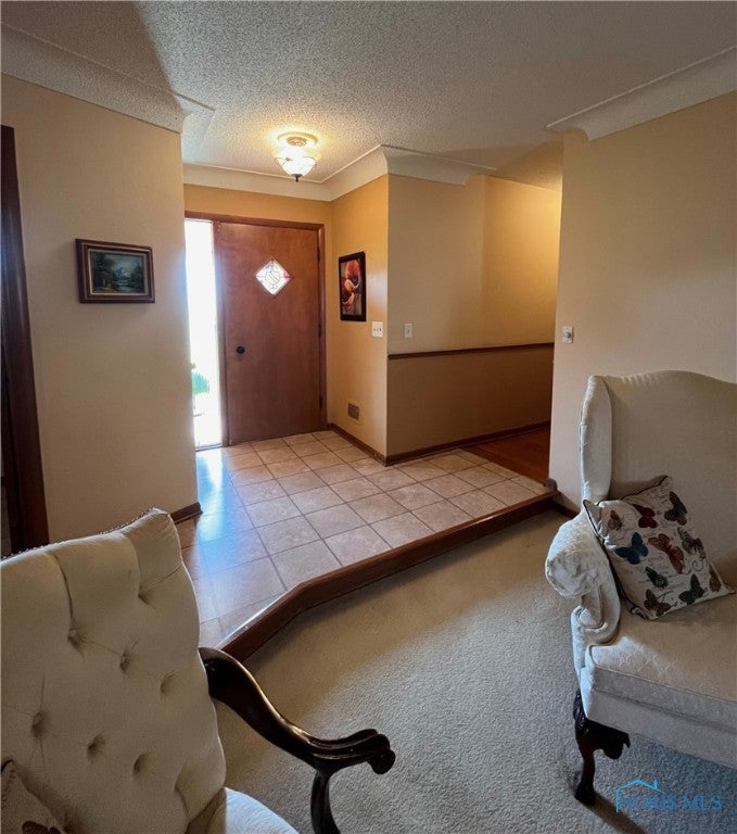 13300 Five Point Road Perrysburg, OH 43551 - Photo 5 of 32 LARGE FOYER!
