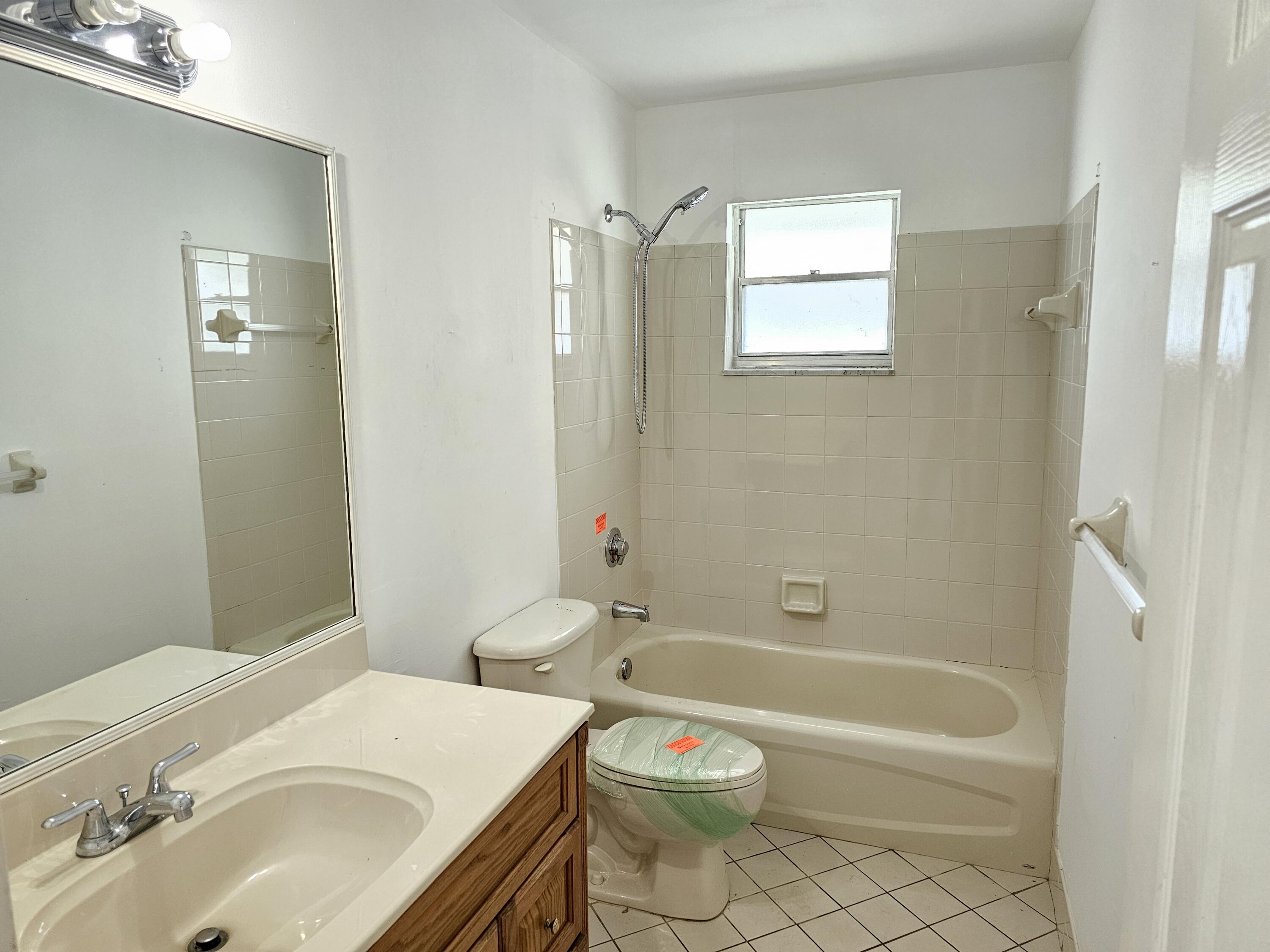 903 Southwest 6th Avenue Boynton Beach, FL 33426 - Photo 16 of 18 Bathroom 2