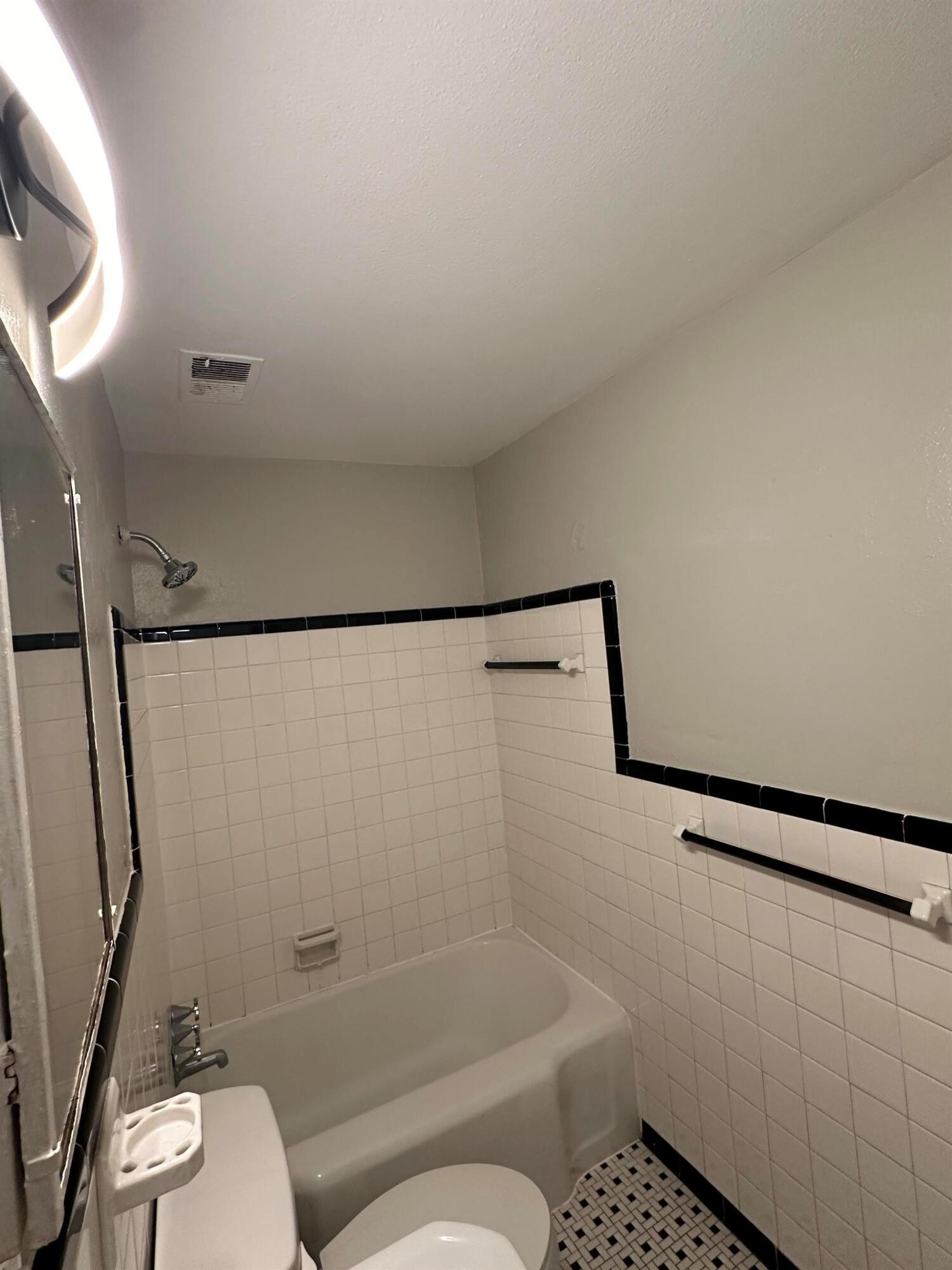 1716 Grandin Road Southwest, Unit 1 Roanoke, VA 24015 - Photo 4 of 6 IMG_4523