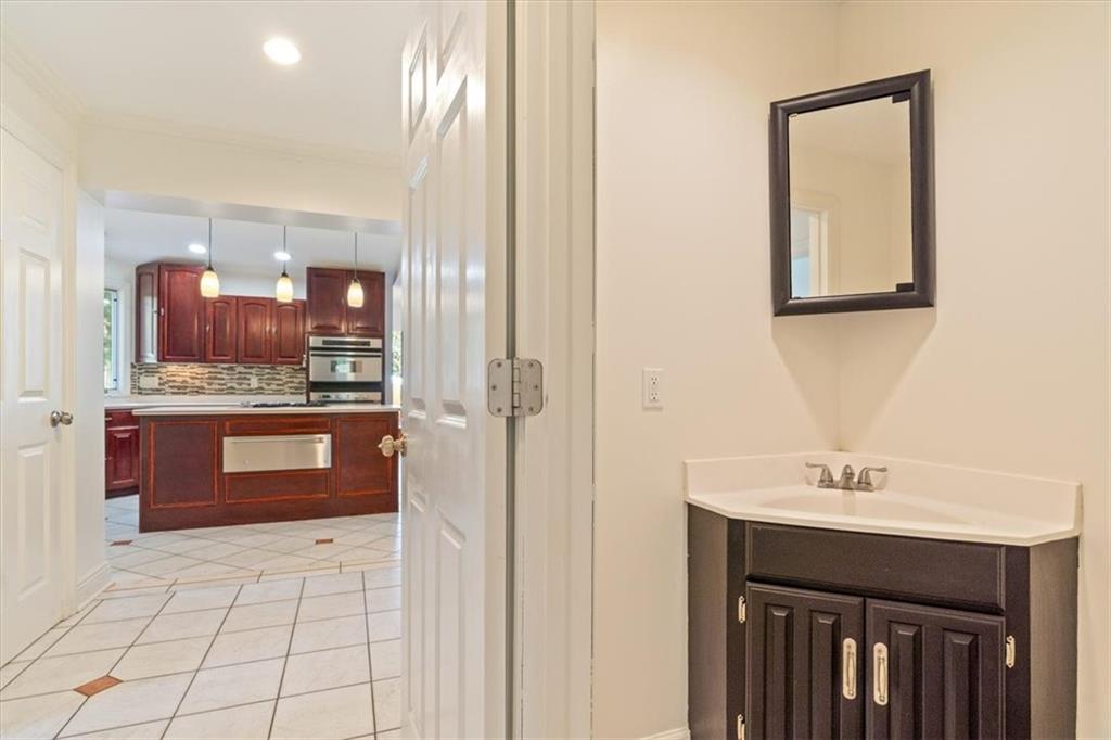201 Dorseyville Road Pittsburgh, PA 15215 - Photo 15 of 40 a bathroom with a sink a toilet and mirror