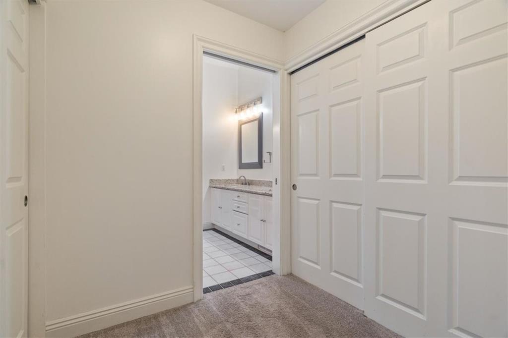 201 Dorseyville Road Pittsburgh, PA 15215 - Photo 18 of 40 an empty room with mirror in it