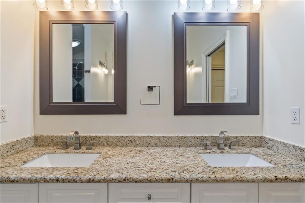 201 Dorseyville Road Pittsburgh, PA 15215 - Photo 20 of 40 a bathroom with mirror granite