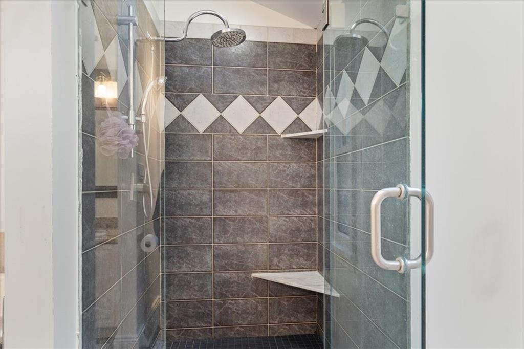 201 Dorseyville Road Pittsburgh, PA 15215 - Photo 21 of 40 a bathroom with a shower