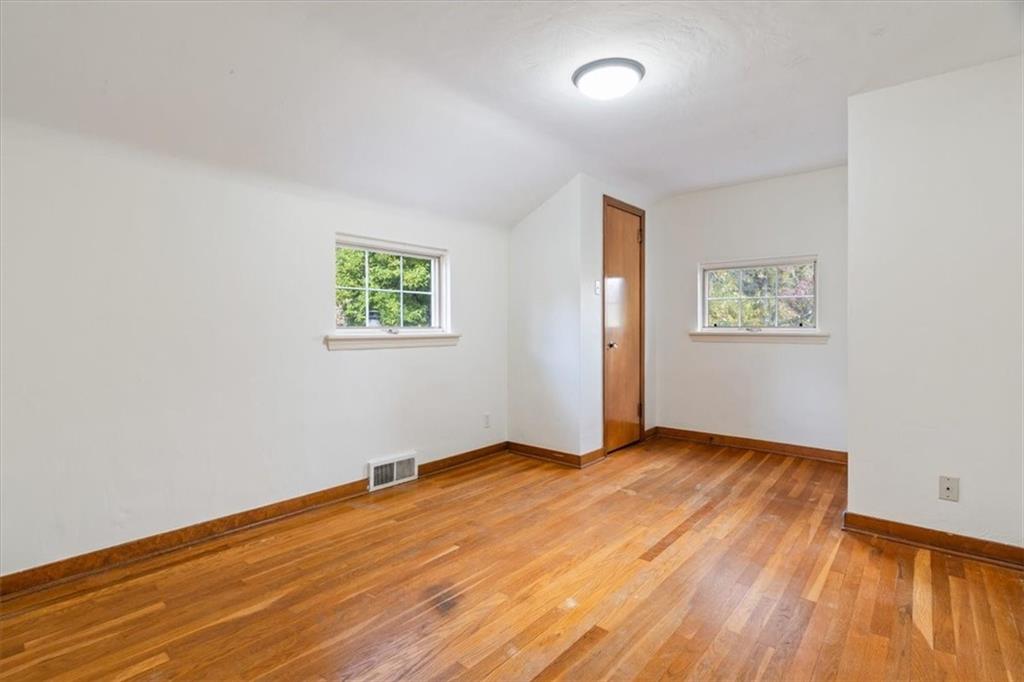 201 Dorseyville Road Pittsburgh, PA 15215 - Photo 25 of 40 an empty room with wooden floor and windows