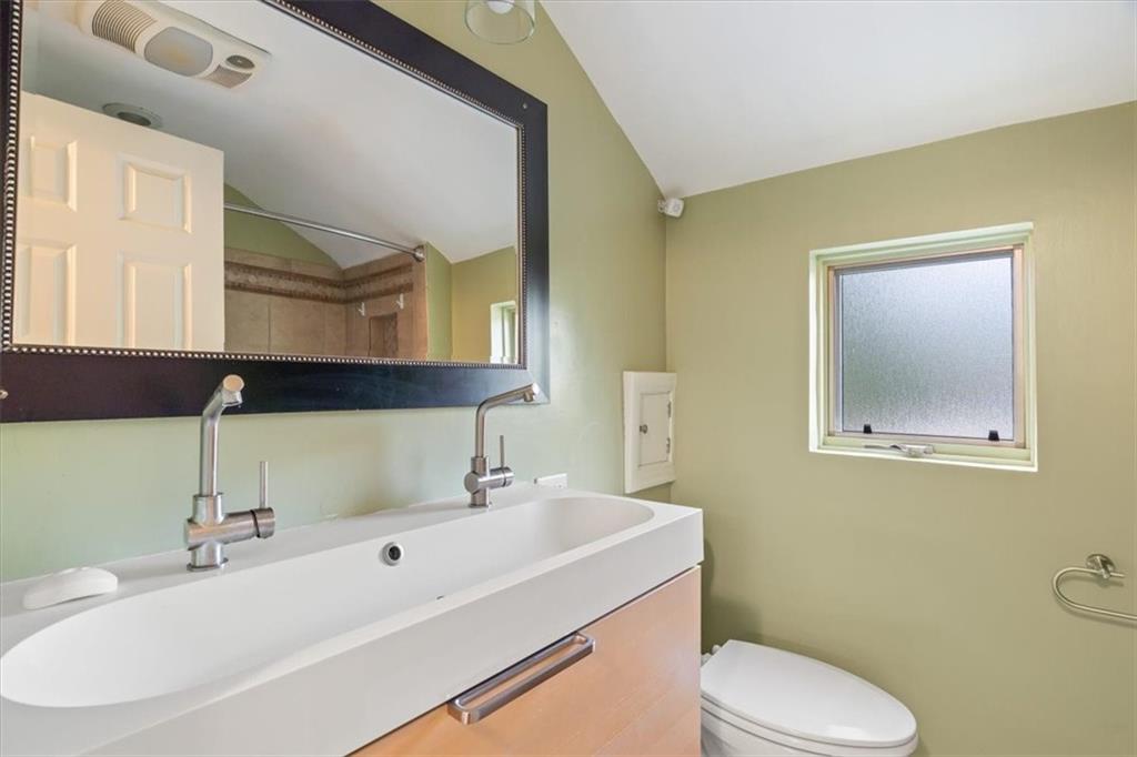 201 Dorseyville Road Pittsburgh, PA 15215 - Photo 28 of 40 a bathroom with a sink a toilet and mirror