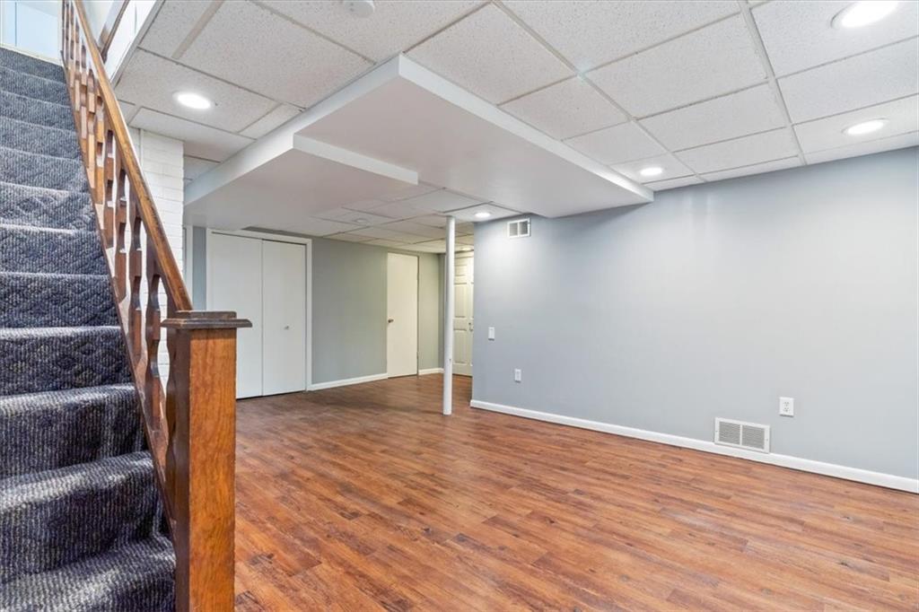 201 Dorseyville Road Pittsburgh, PA 15215 - Photo 29 of 40 a view of an empty room with wooden floor and a window