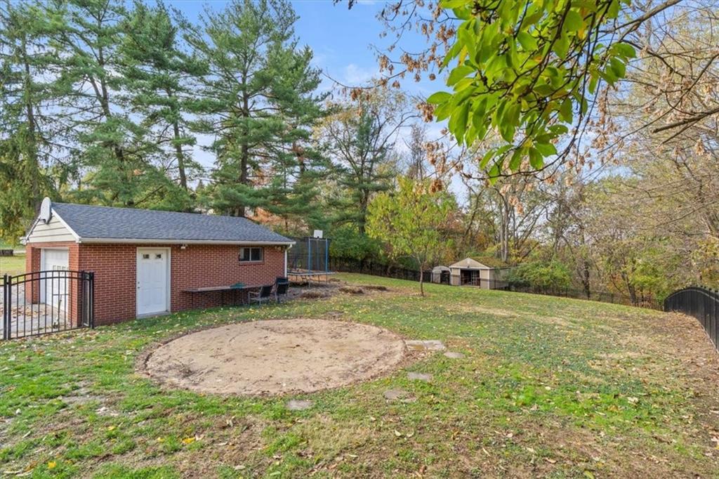 201 Dorseyville Road Pittsburgh, PA 15215 - Photo 35 of 40 a view of a backyard with a small cabin