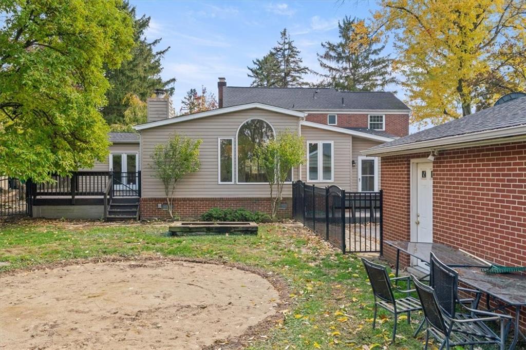 201 Dorseyville Road Pittsburgh, PA 15215 - Photo 36 of 40 a front view of house with a garden