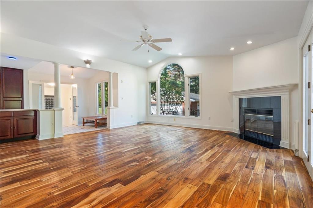 201 Dorseyville Road Pittsburgh, PA 15215 - Photo 8 of 40 an empty room with wooden floor cabinet and windows