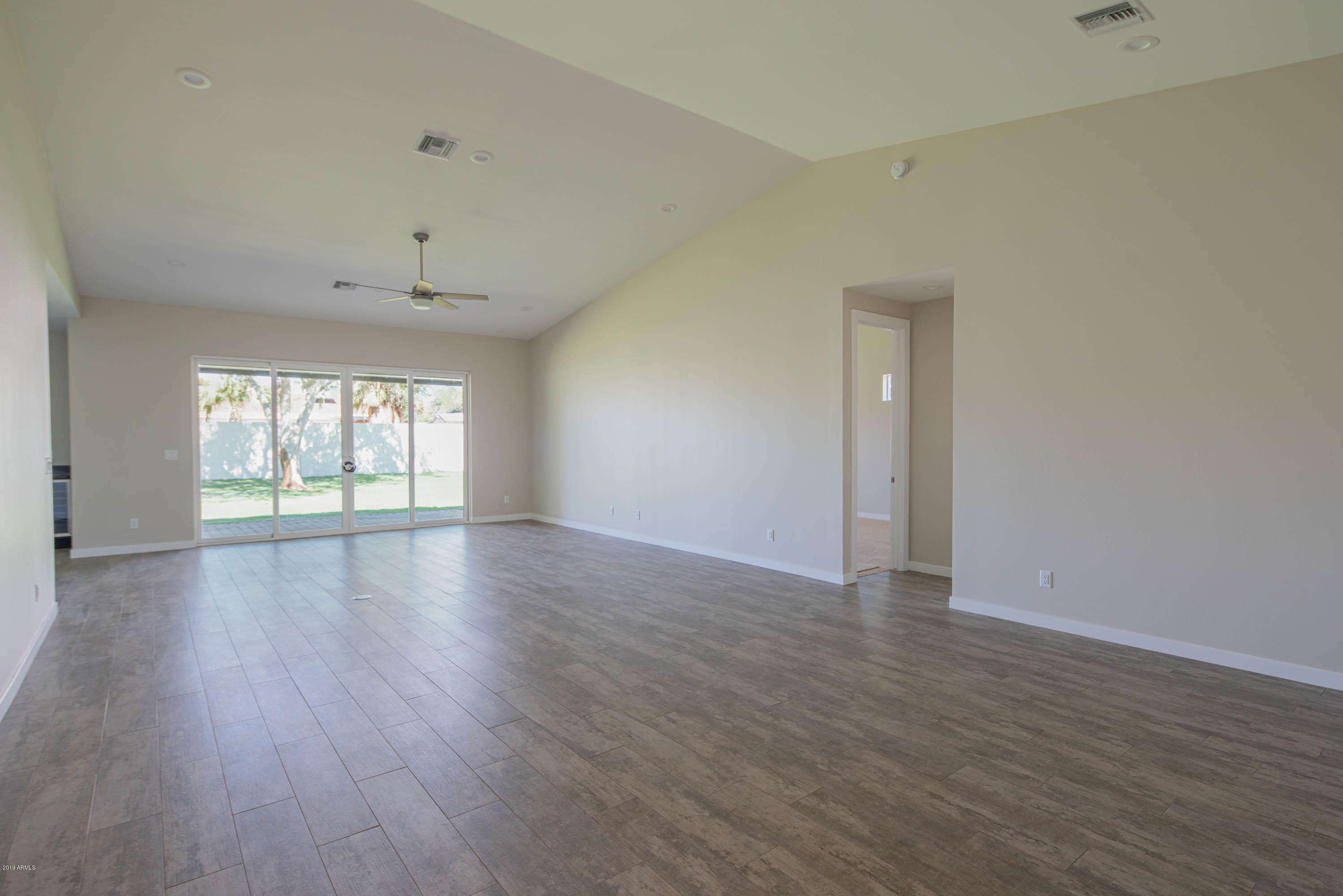 4322 East Cheery Lynn Road Phoenix, AZ 85018 - Photo 9 of 28 ecl-19