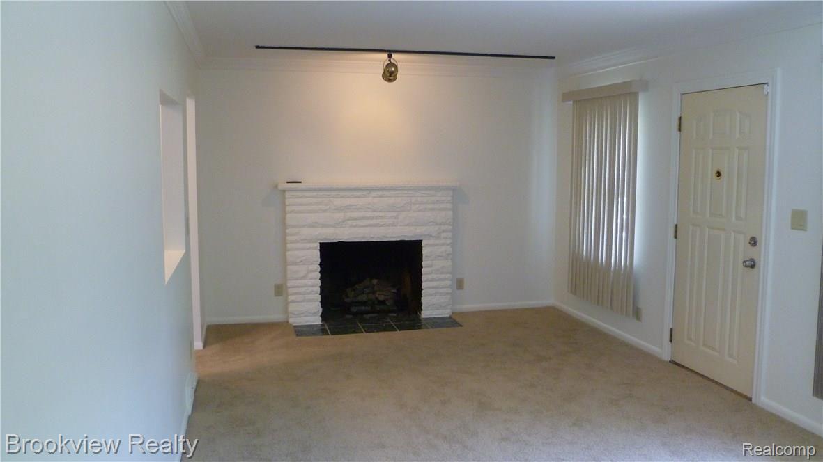 2010 Walton Blvd. Rochester, MI 48309 - Photo 8 of 26 003.JPG