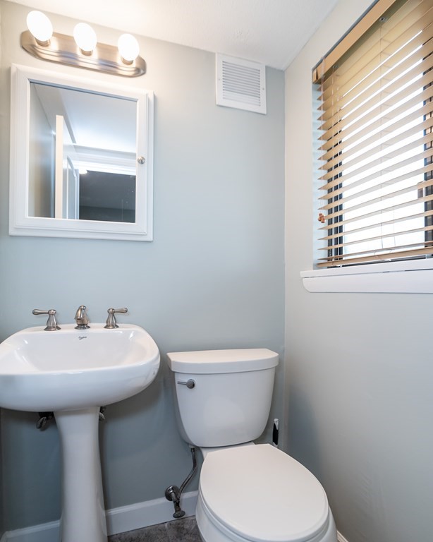 555 Russell Road, Unit G41 Westfield, MA 01085 - Photo 12 of 19