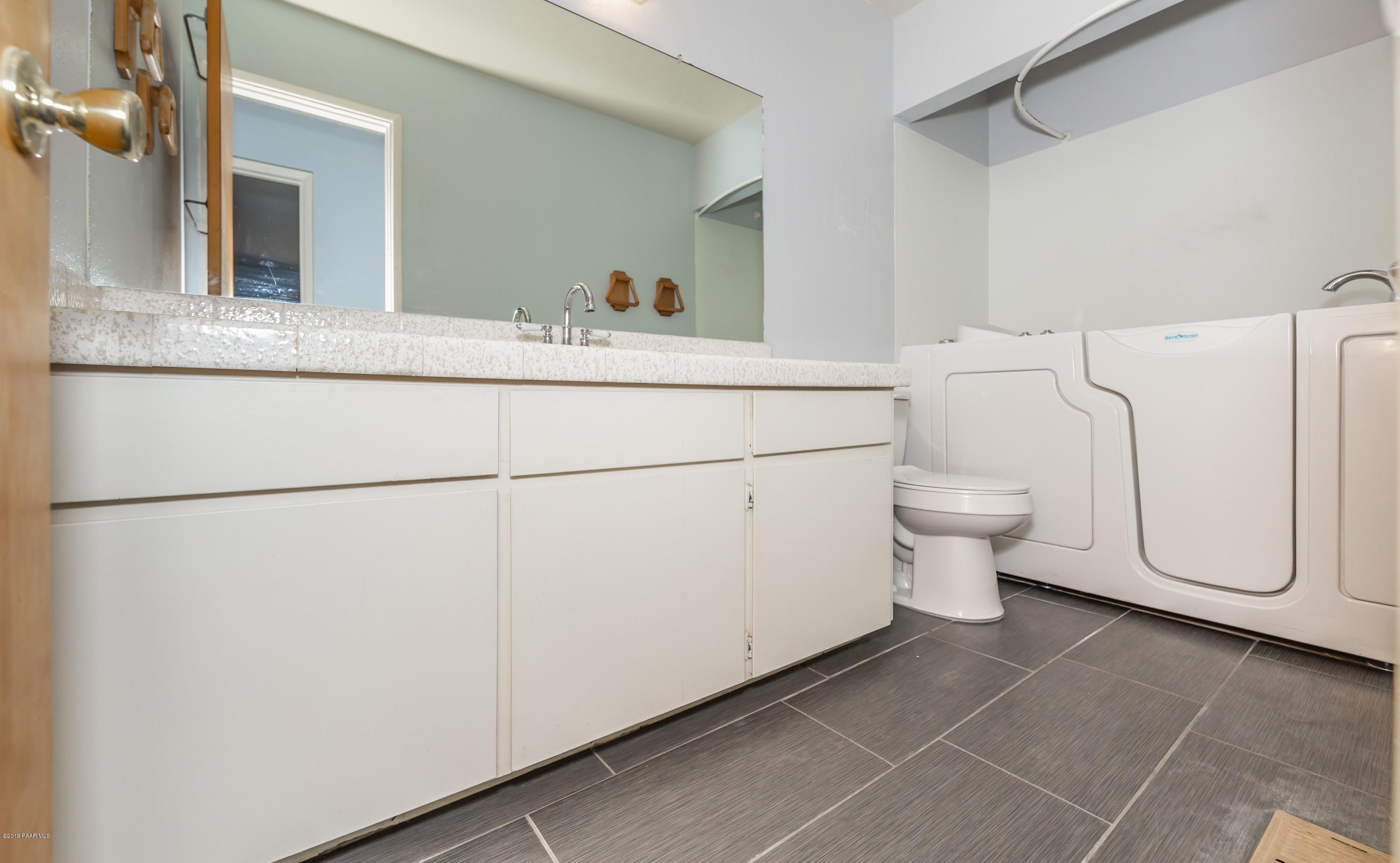 1894 Thumb Butte Road Prescott, AZ 86305 - Photo 10 of 18 Guest Bathroom