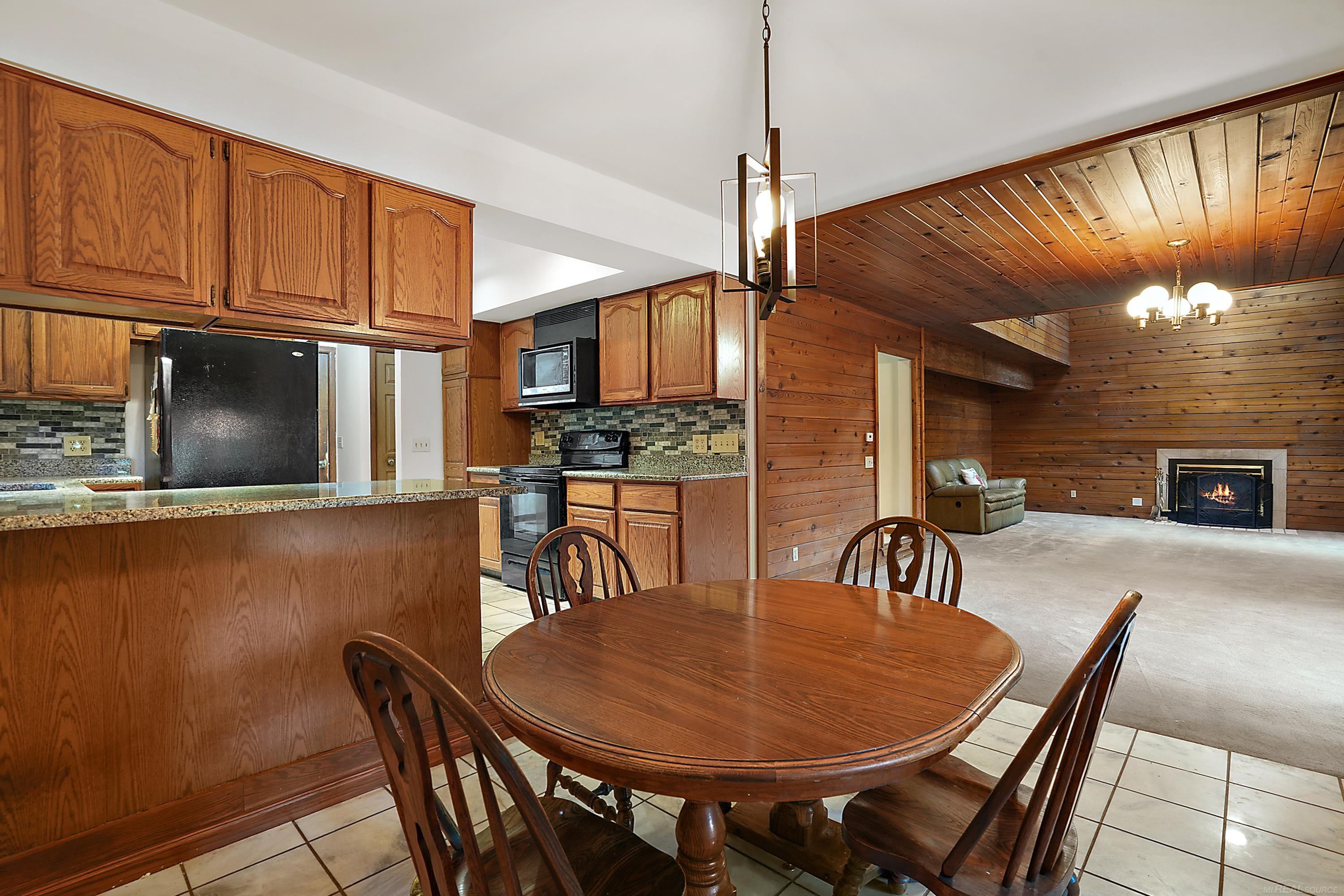 11535 Longden Pinckney, MI 48169 - Photo 8 of 75 50214482-40ff3094-ae6c-4012-be1a-f2dc1ab77f50.JPG