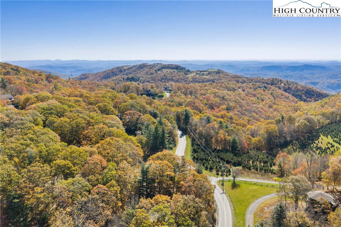 615 Sampson Road Boone, NC 28607 - Photo 4 of 36 view of a city